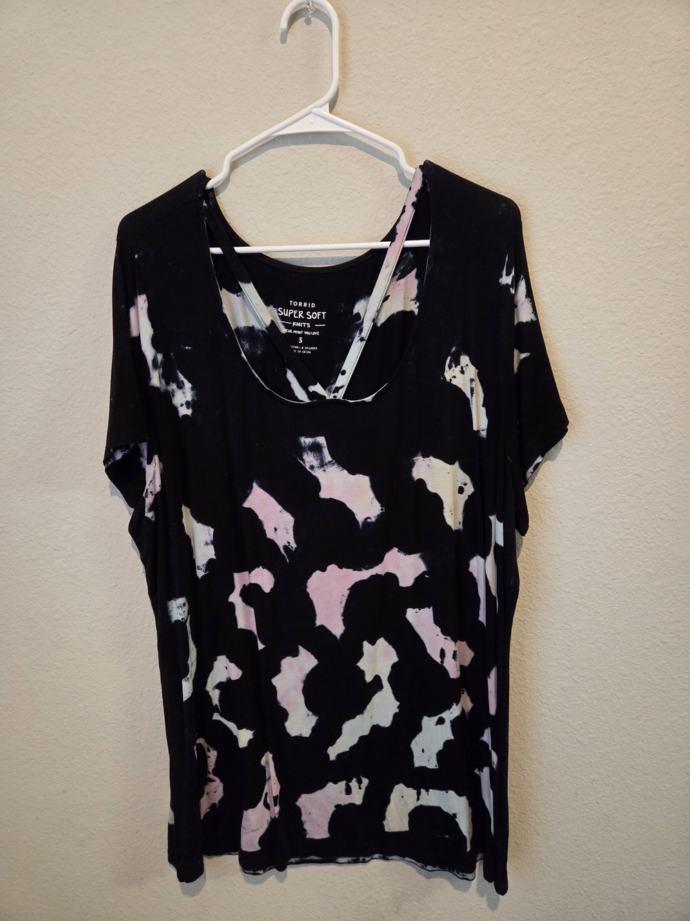 torrid Black Short Sleeve Scoop Neck Tee with Pink & Cream Tie-Dye